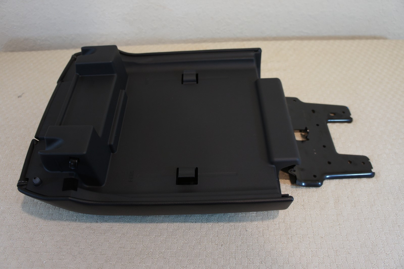 2015 2016 2017 2018 2019 2020 FORD F-150 LARIAT CENTER CONSOLE VINYL EBONY