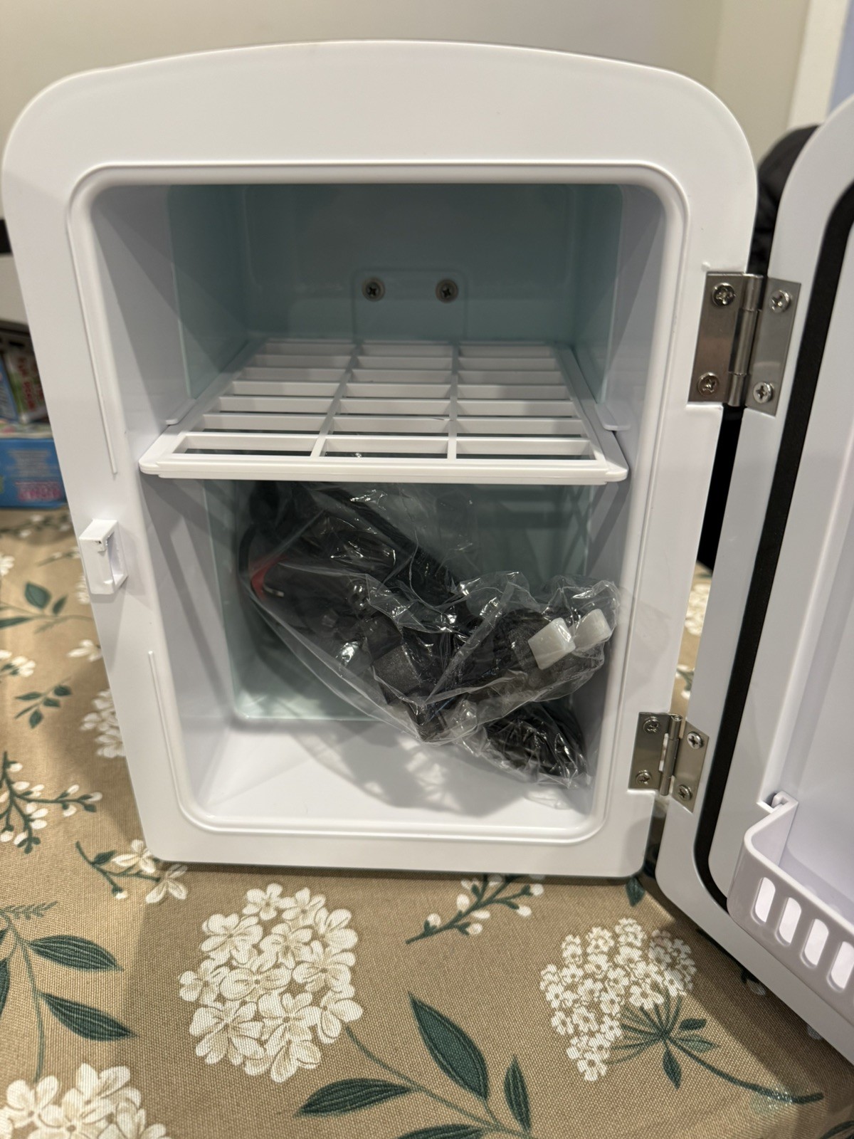 CHEFMAN Portable Black Personal Mini Fridge AC/DC Cools Or Heats