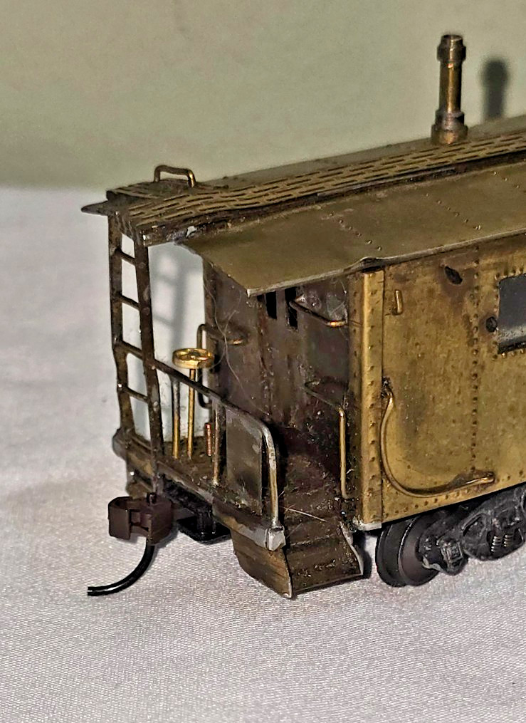 Vintage HO Gauge Unpainted Brass Metal Bay Window Caboose Knuckle Couplers READ