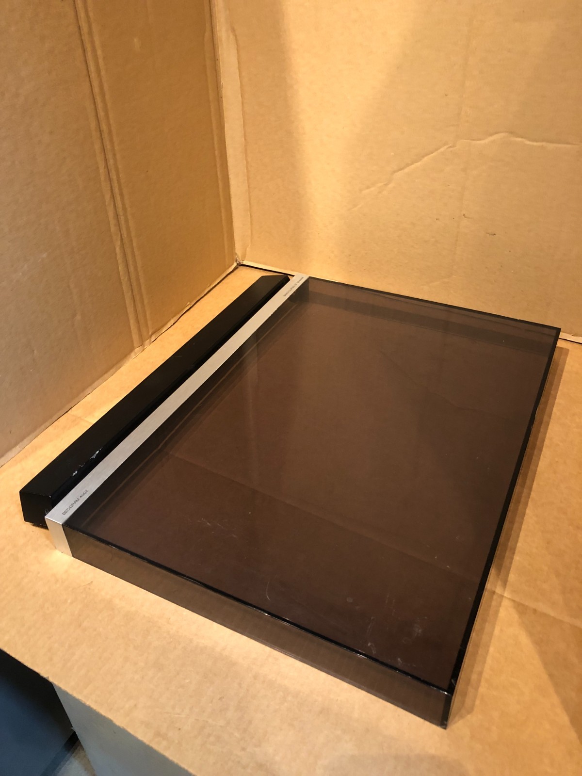 B&O 4002 turntable parting: Dust cover assembly