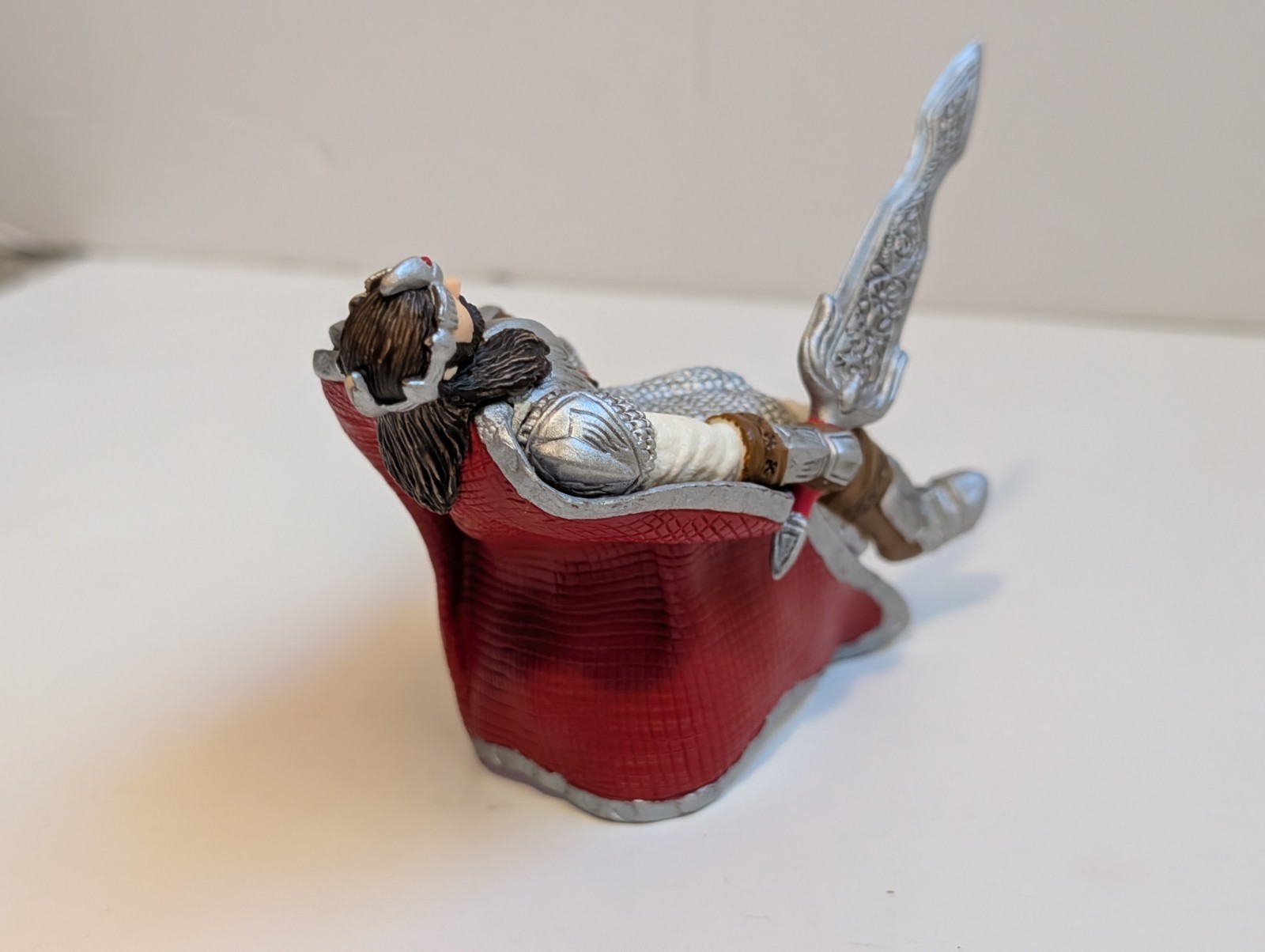 RARE Schleich Silver King with Red Cape Horseback Rider. Sword Arm Moves. Knight