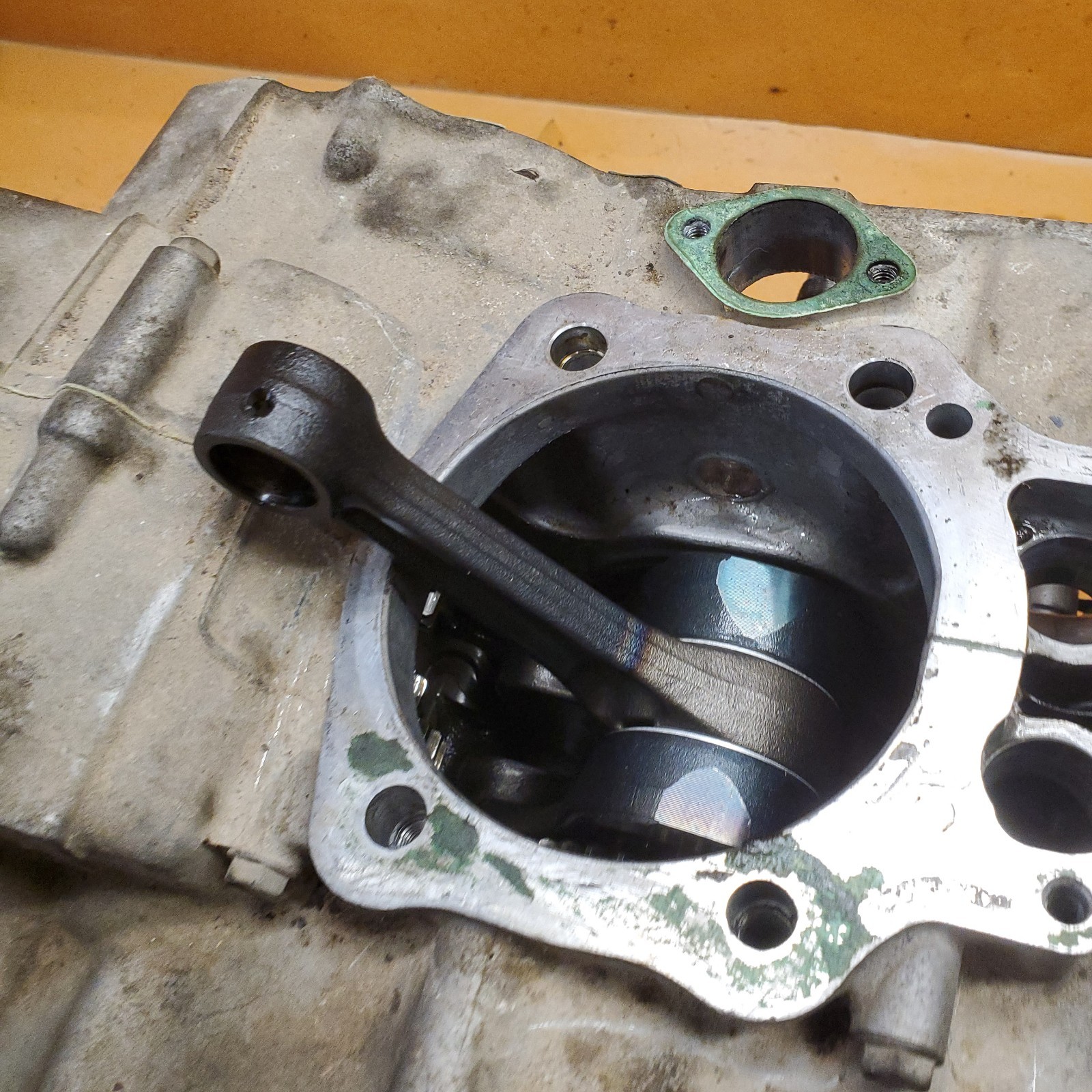 1997 Honda Foreman 400 4x4 Engine Motor Block Crank Case Crankcase Shaft Bottom