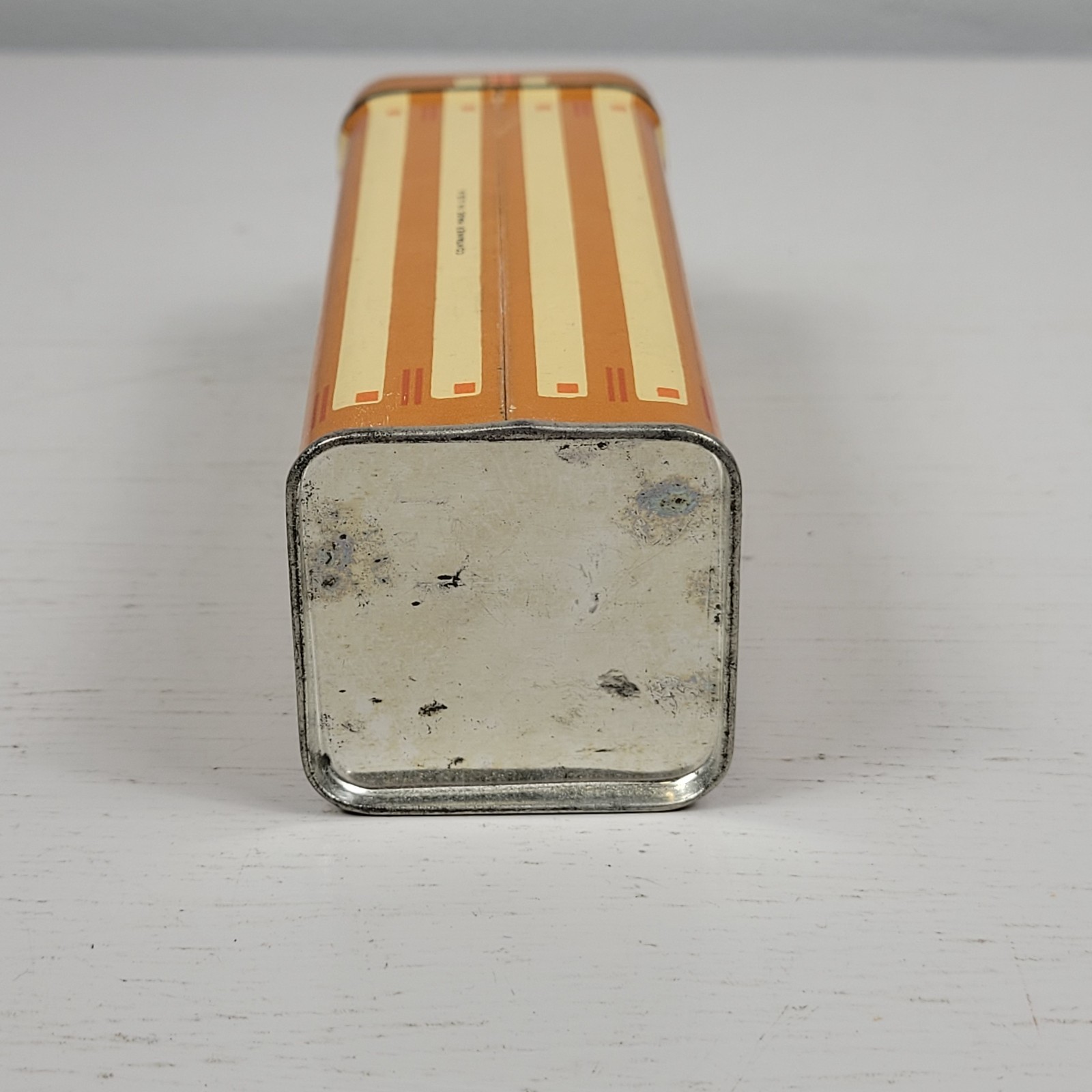 Vintage Mennen Talcum For Men Tin Stripes After The Bath USA 4 1/8oz