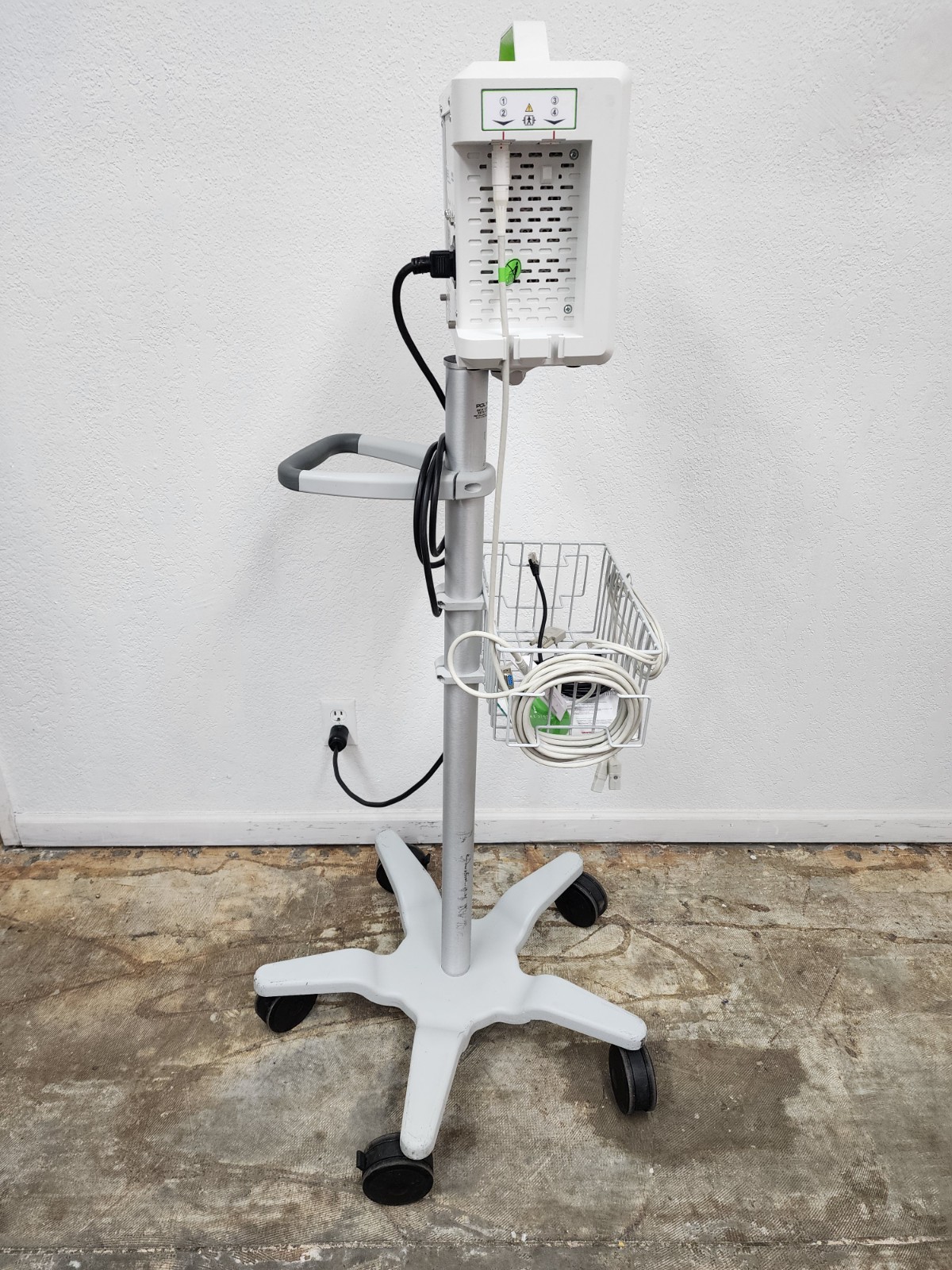 CasMed 01063000 Fore-Sight Elite Absolute Tissue Oximeter with Roller Stand