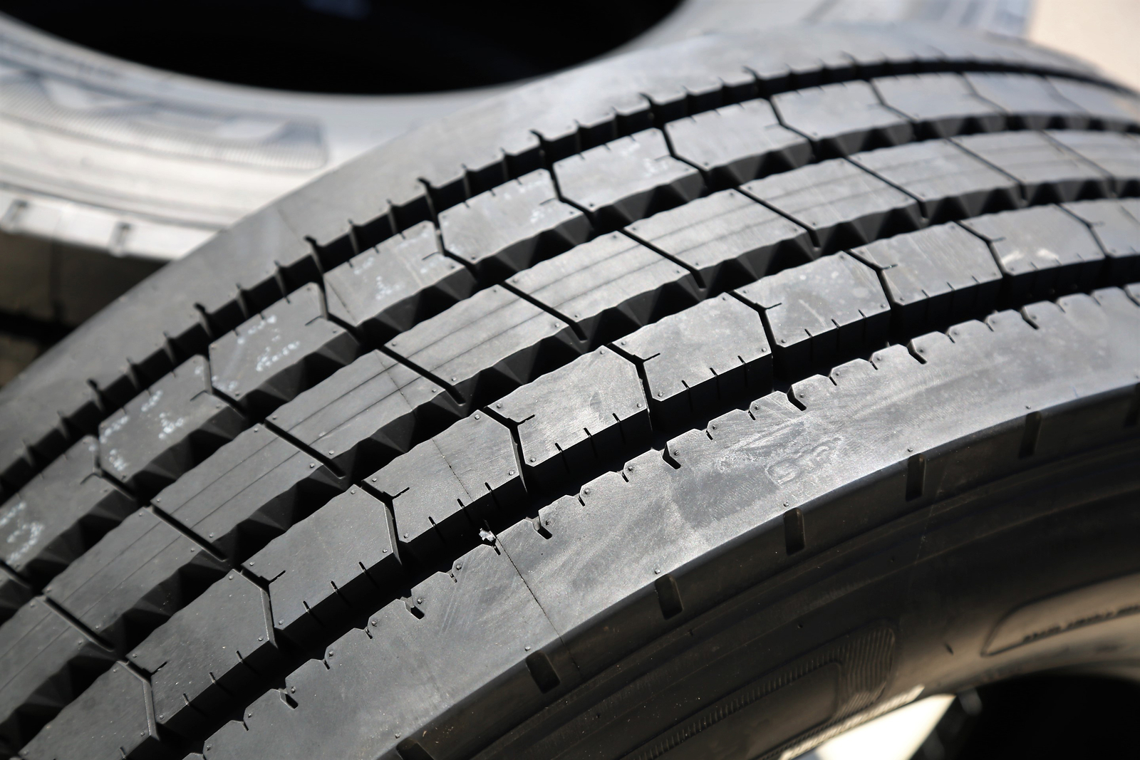 Tire Fortune FAR602 245/70R17.5 J 18 Ply All Position Commercial