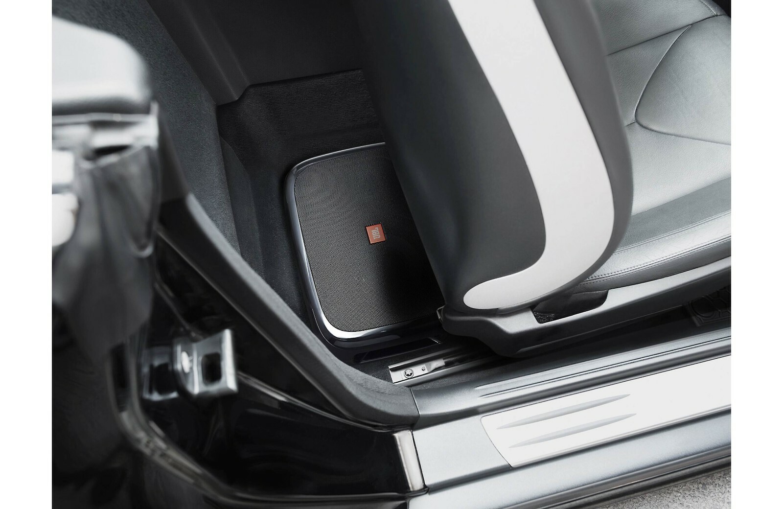 JBL Fuse Pair of dockable sealed 8" sub enclosures 600 Watts Peak Power