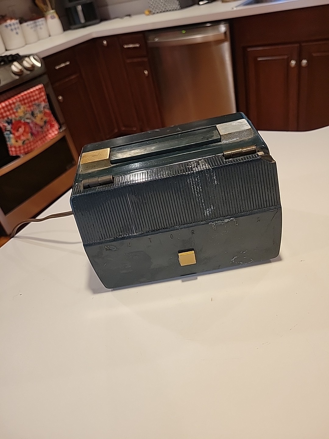 Vintage Motorola Model Green with Gold Flip Up Vintage Tube Radio 52M1U - AS-IS