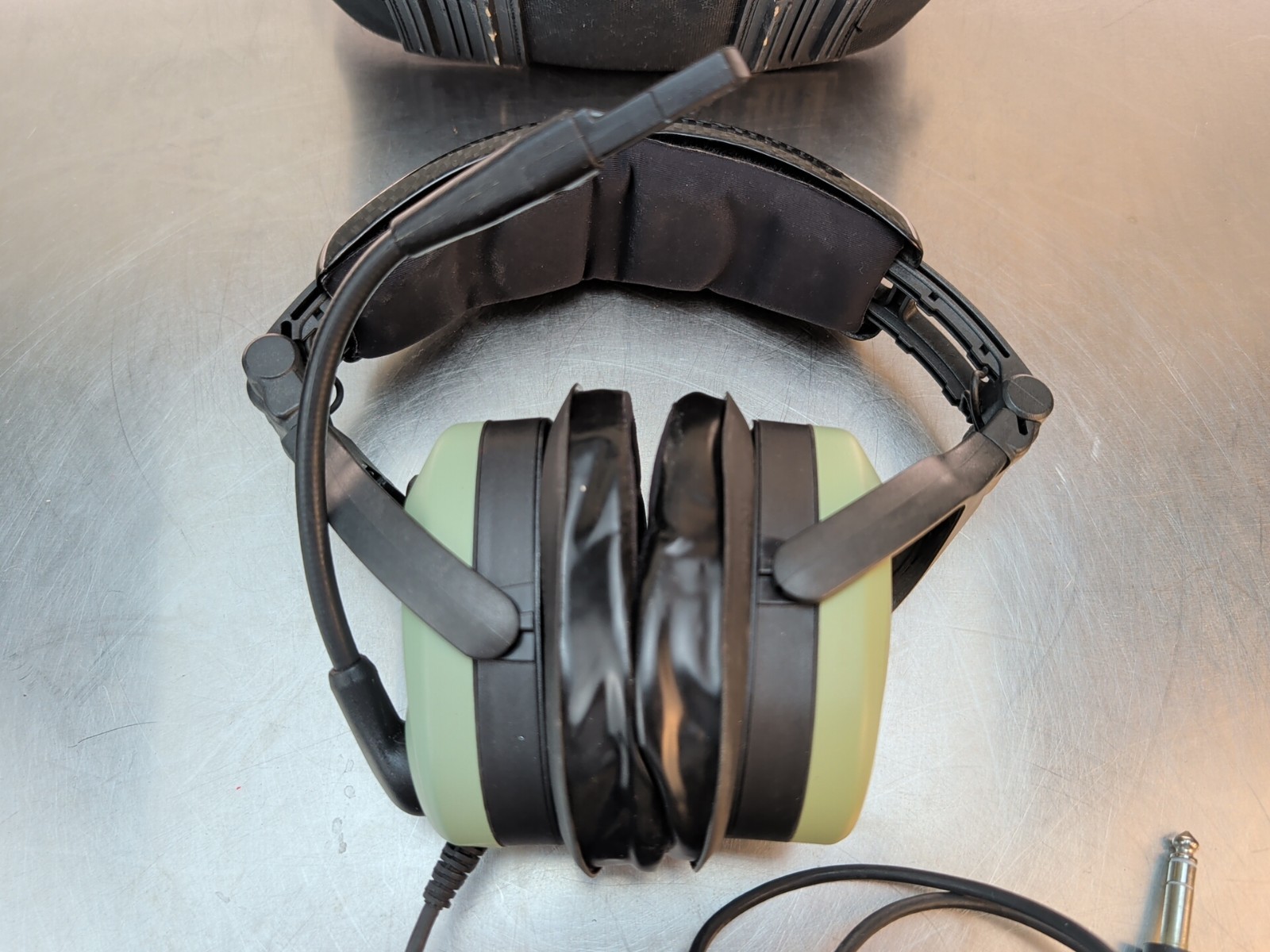 DAVID CLARK X11 HEADSET PILOT NOISE CANCELING AIRPLANE AVIATION HEADPHONES