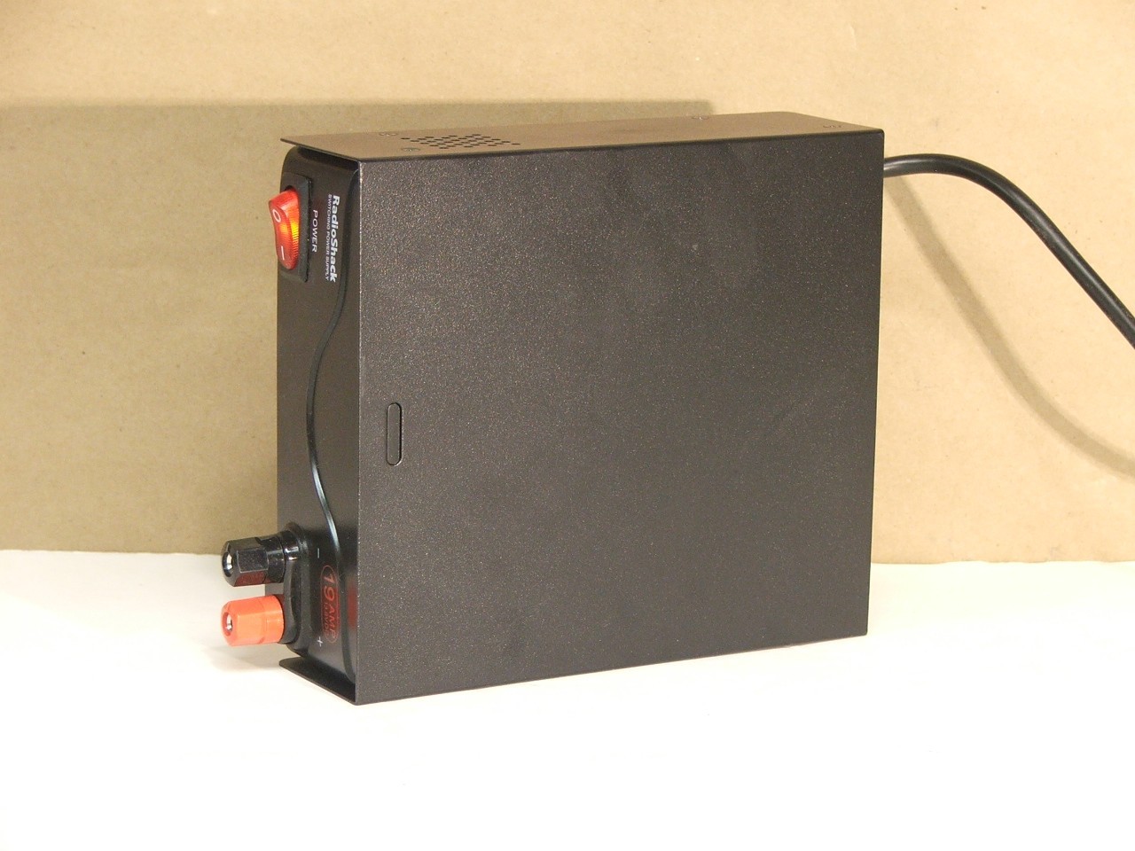 Radio Shack 13.8VDC 19A Power Supply 22-508B - BOXED WITH MANUAL