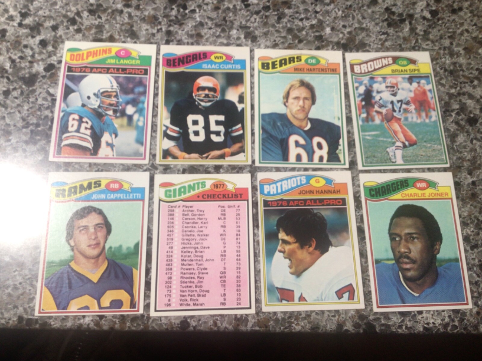 U-Pick 1977 Topps football common/stars #1-265 SINGLES  - YOU PICK ANY CARD(S)