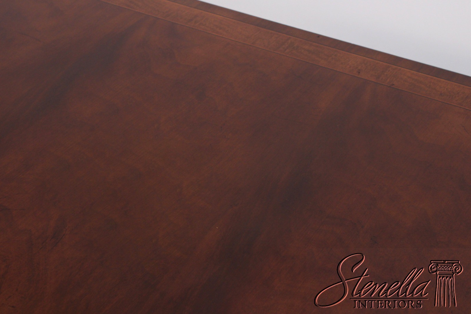 L72025: HENREDON Mahogany Double Pedestal Inlaid Dining Table