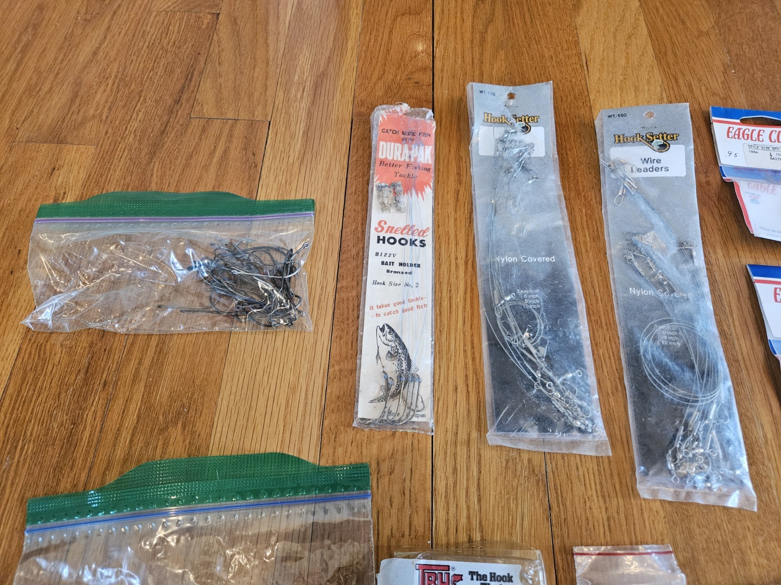 ~ Fishing Tackle Box Lot Hooks Swivels Leads Weights Lead Head Eagle Claw +++ ~