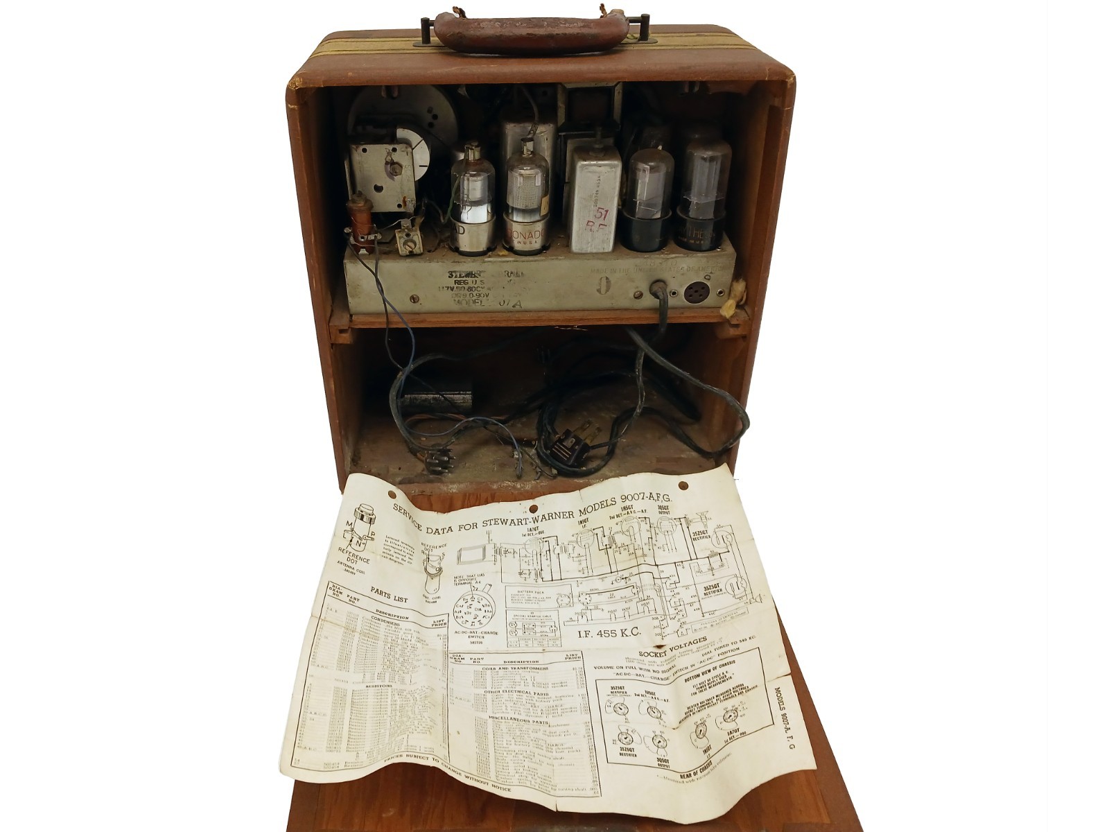 Vintage Stewart Warner 9007-A AM Portable Tube Radio Luggage-Style 1940s
