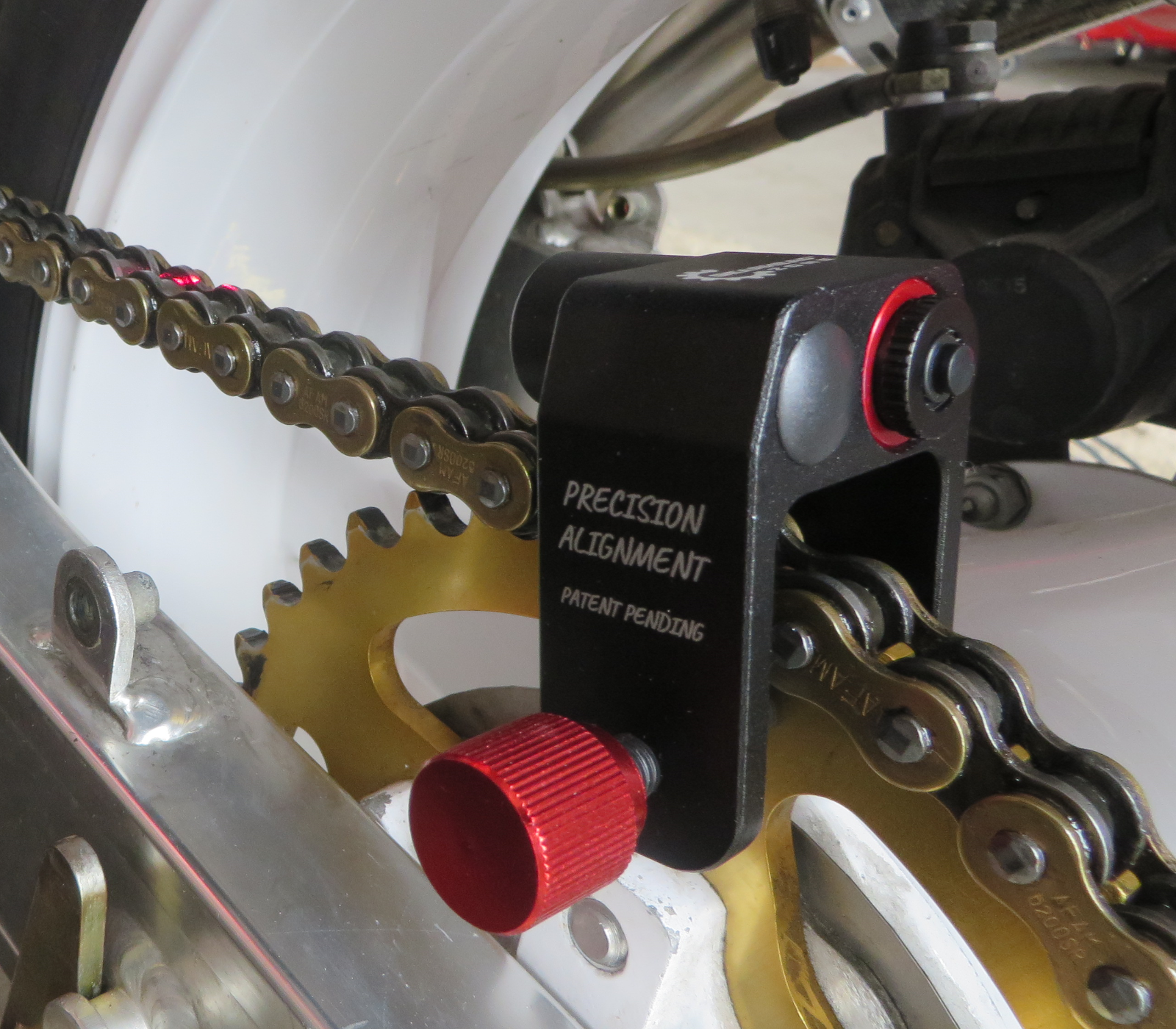 Laser Chain and Sprocket Alignment Tool - Gearhead Zone