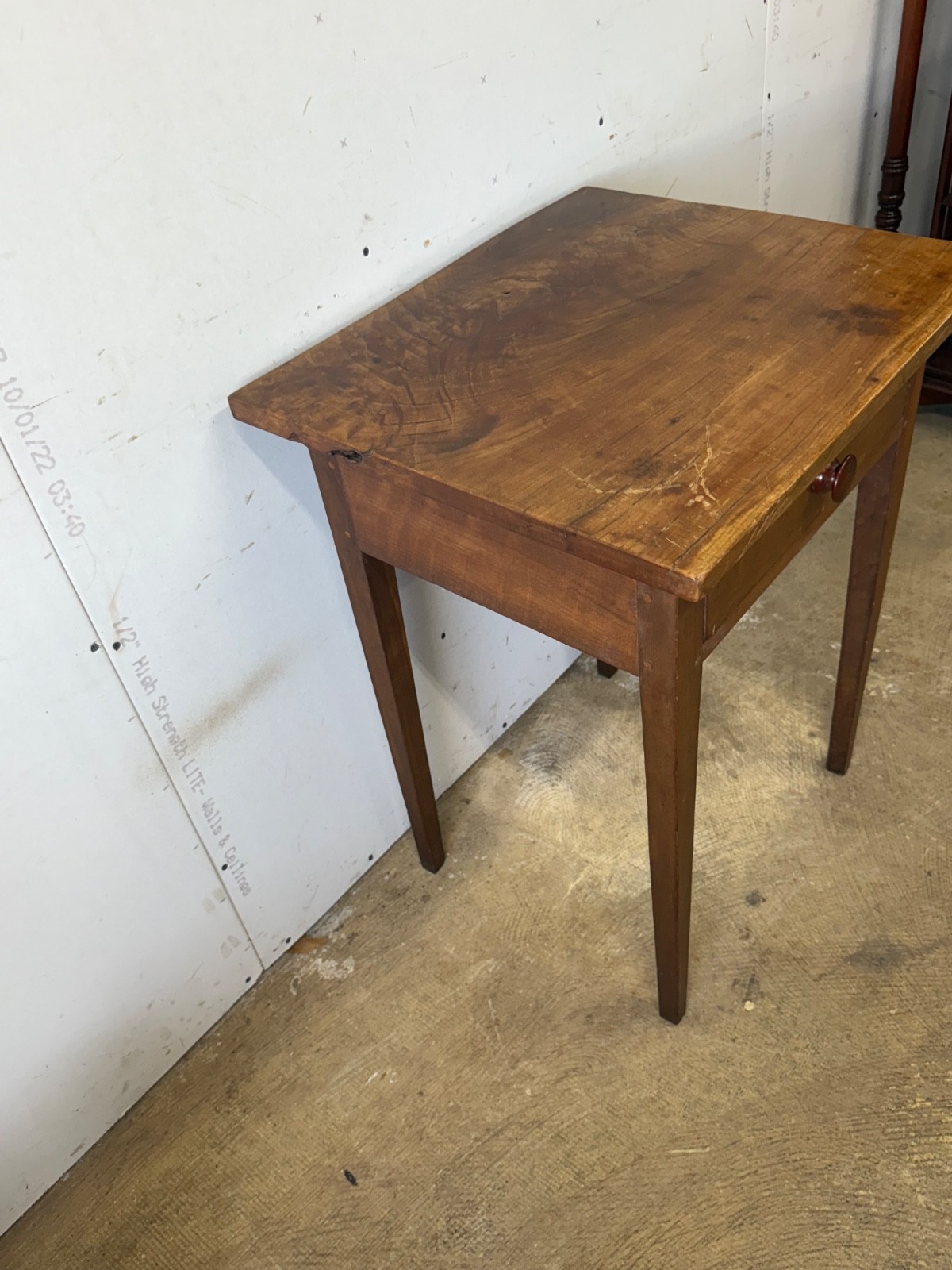 antique country Hepplewhite figured walnut night stand table 1800 farmhouse