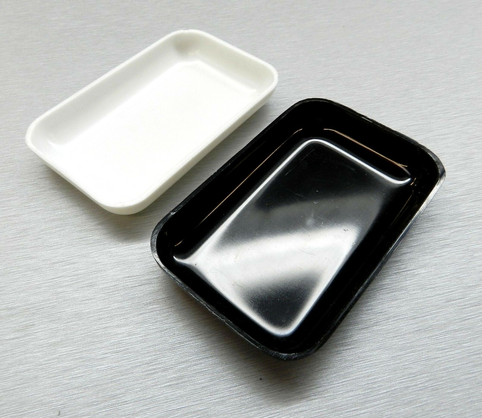 Sorting Trays Plastic for Diamonds Beads Gemstones White & Black Open Trays 2 pc