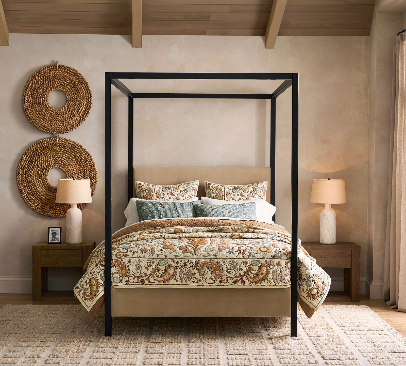 Pottery Barn Calista Embroidery Quilt Full/Queen/King/Cal.King