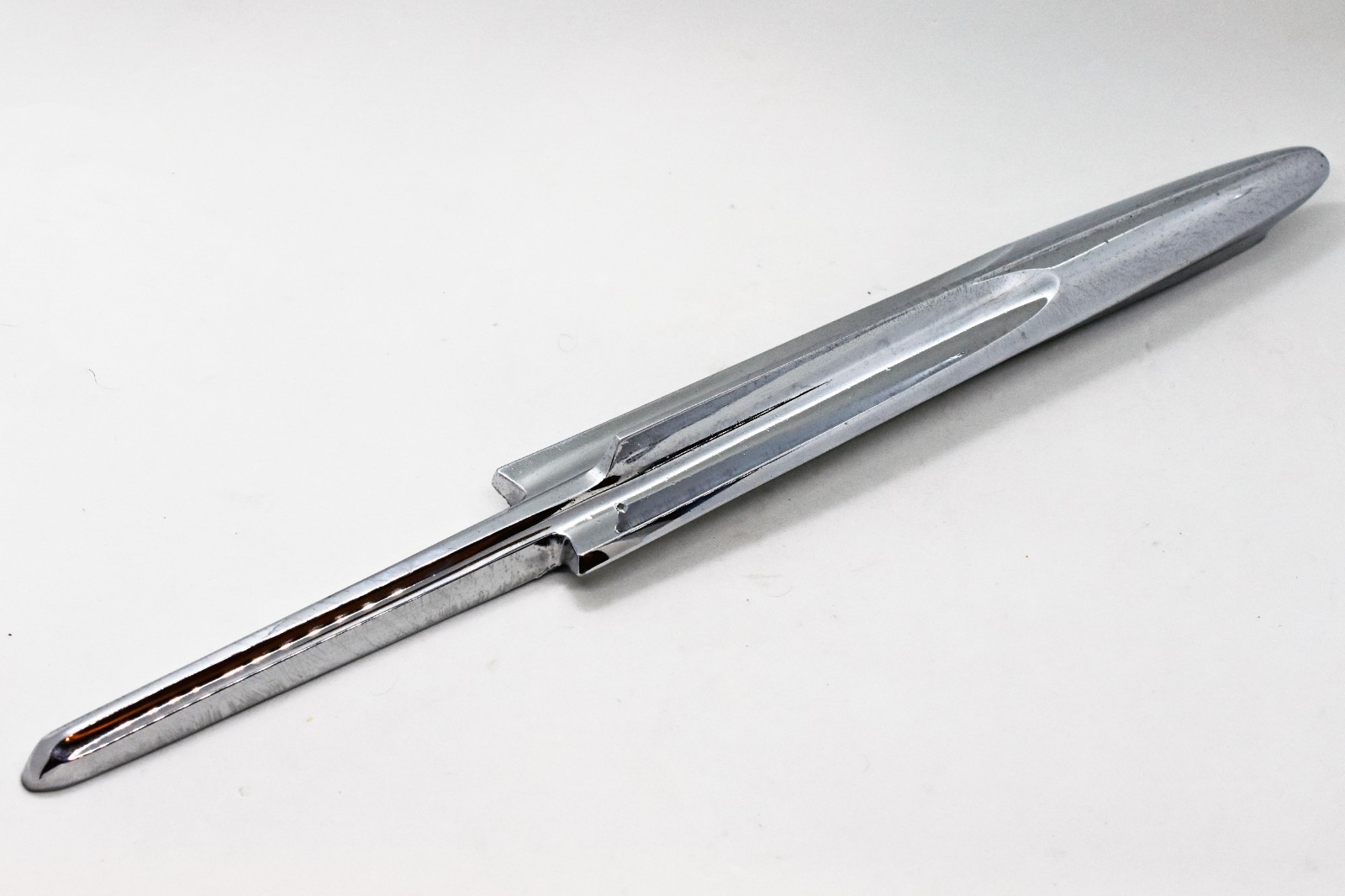 Original 1957 Pontiac Chieftain Hood Ornament / Spear 523120 - Vintage