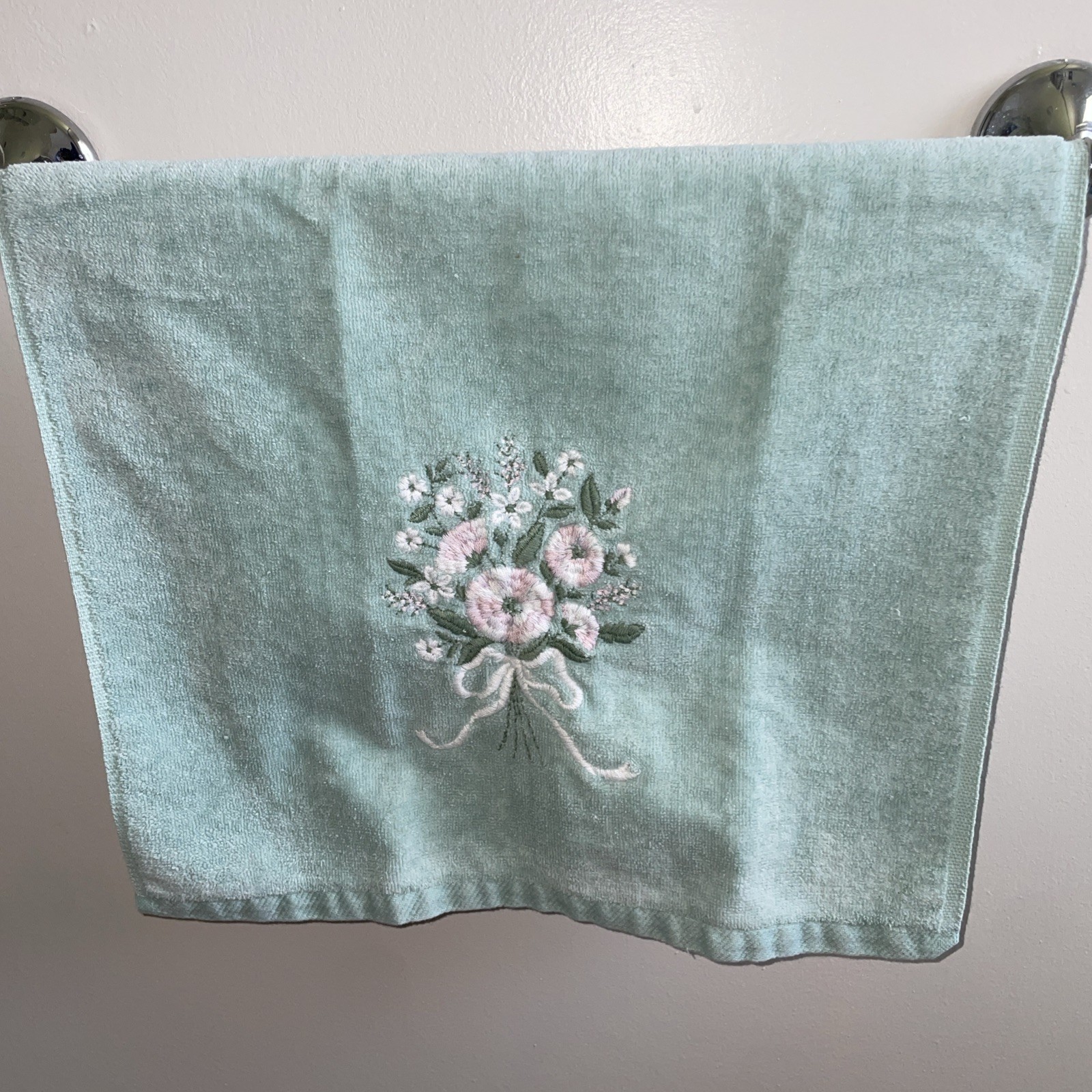 The Avanti Look Light Green 3 Piece 100% Cotton Towel Set