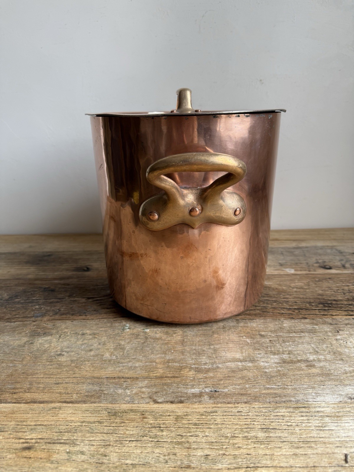 Gorgeous Hand Hammered Antique Copper Stock Pot with Lid - Dovetailed - 22cm