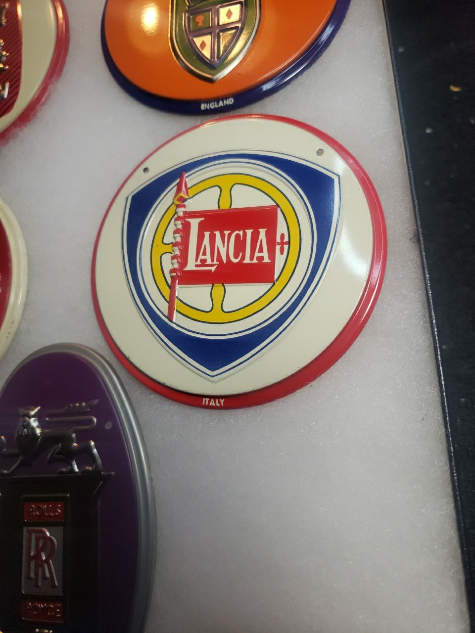 ORIGINAL 1950S WHEATIES CEREAL PREMIUM METAL AUTOMOBILE EMBLEMS SET 14 IN Case