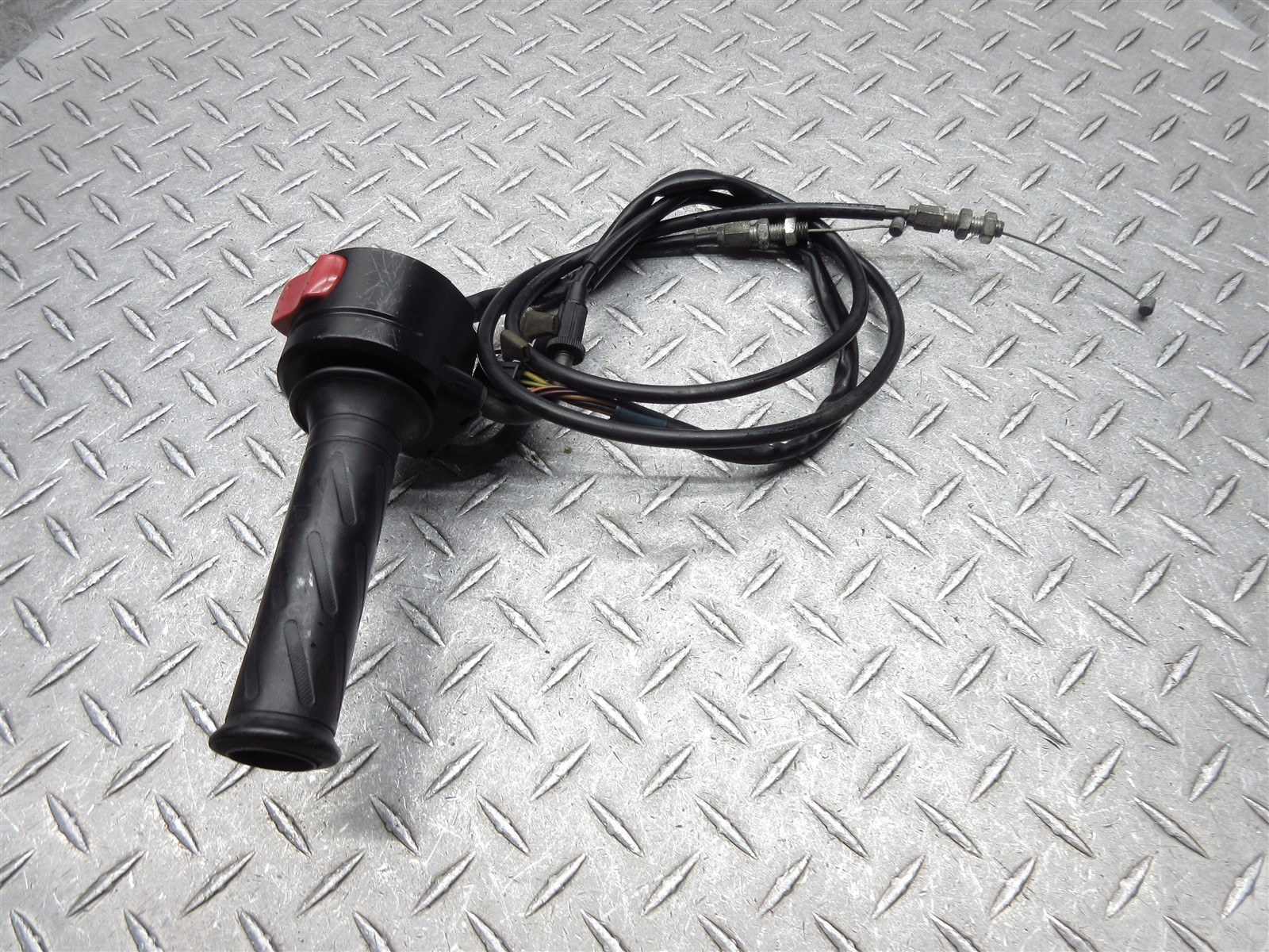 2005 05-06 Suzuki GSXR 1000 GSXR1000 Right Switch Throttle Control Cable Grip