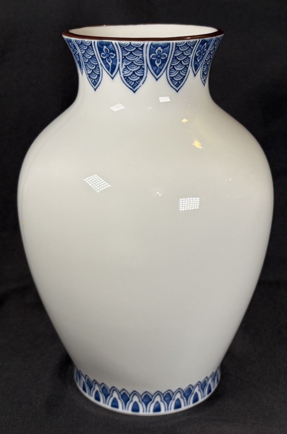 VTG Oriental Blue & White Chinoiserie Vase 9.5" Asian Mountain Pines Scene