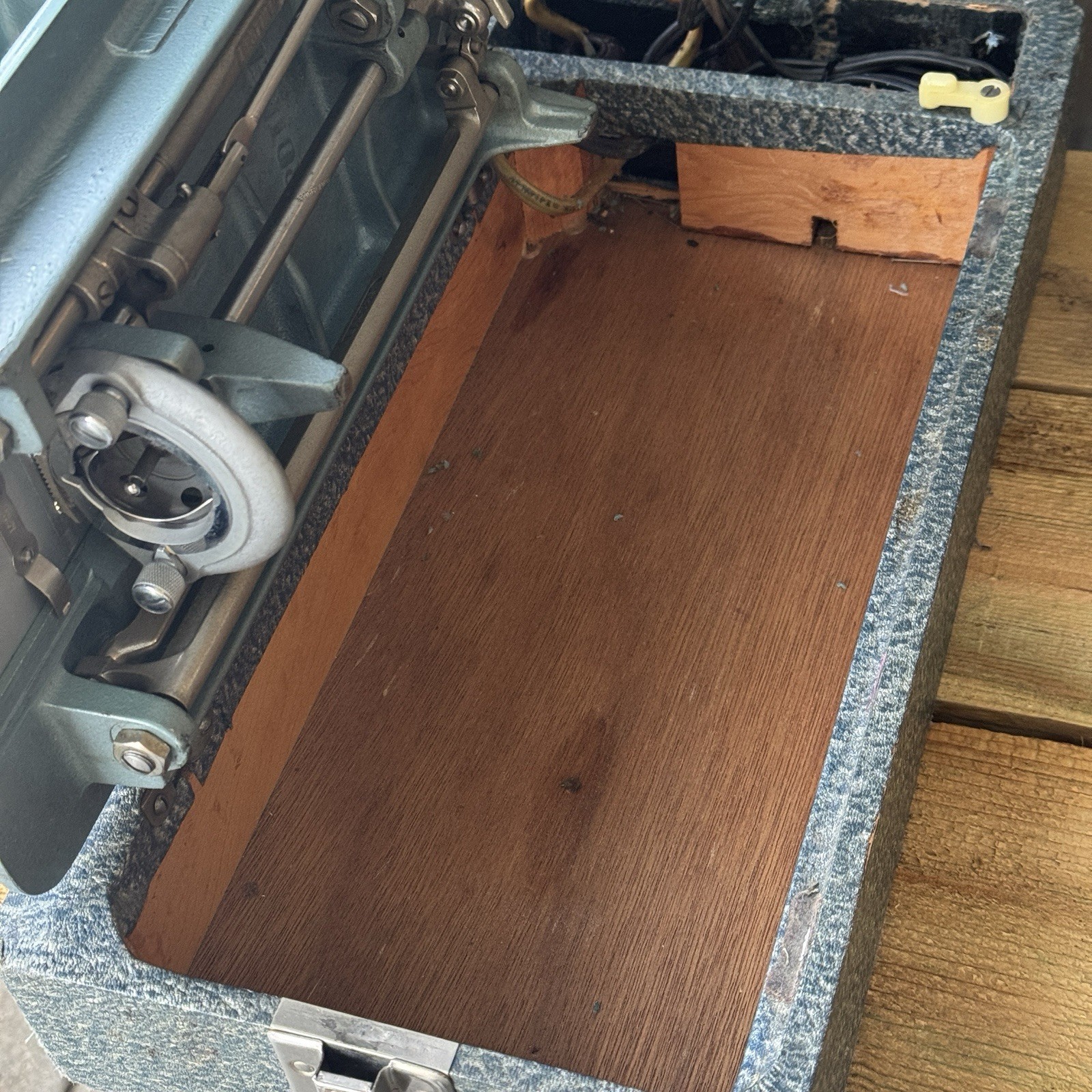 Vintage Sewing Machine Brother HA3-B5 ZigZag Beautiful W/Case & Accessories