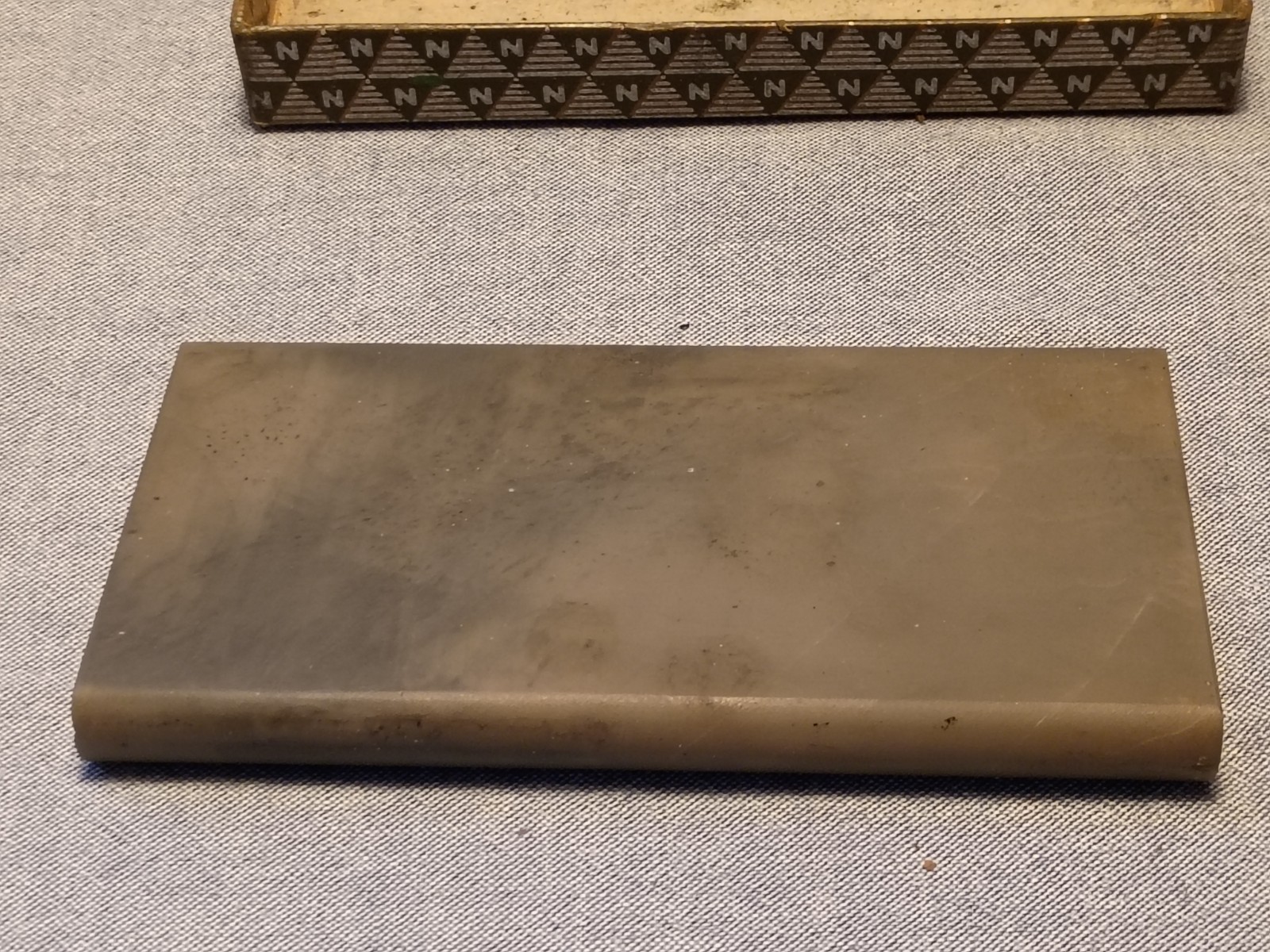 Vintage Norton Abrasives Hard Arkansas Oilstone HS 4 Round Edge Slip in Box-used