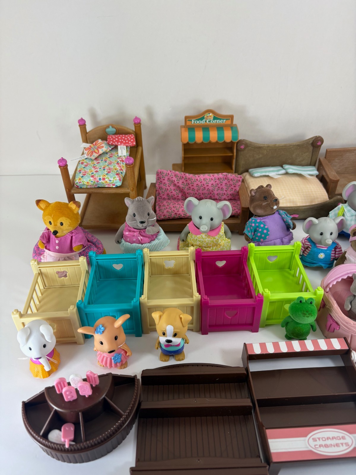 Lot Of Battat Lil Woodzeez Animals & Furniture