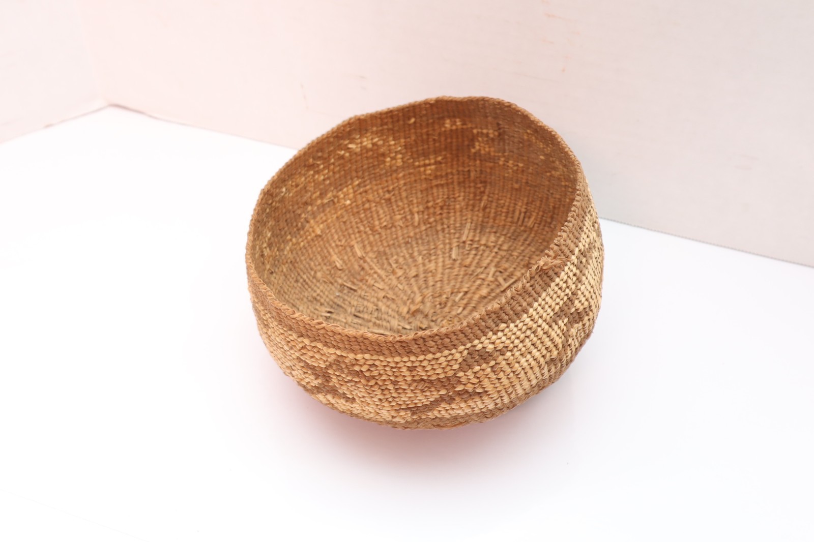 ATQ Hupa / Yurok / Karuk Woven Basket 7.5" Northern California Native American