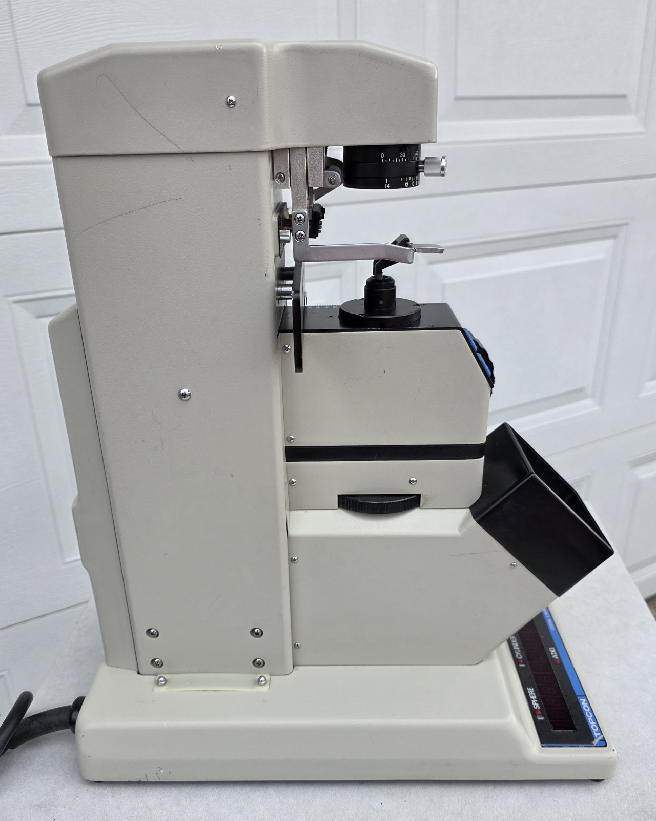 Topcon LM-P5 Digital Lensmeter POWERS ON! -for parts only