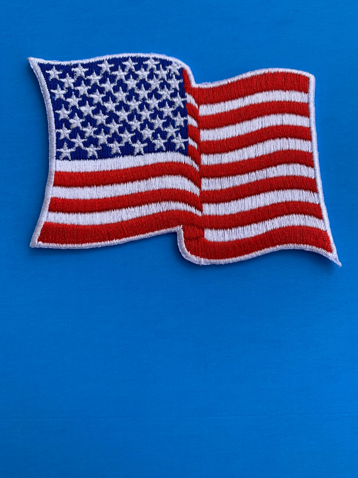 USA AMERICAN FLAG EMBROIDERED PATCH WAVING WAVY IRON-ON SEW-ON WHITE BORDER