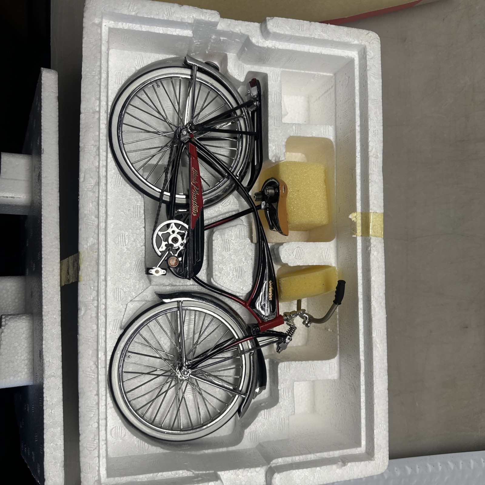 SCHWINN BICYCLE BLACK PHANTOM 1:6 RATIO SCALE WITH HANDLEBAR STREAMERS