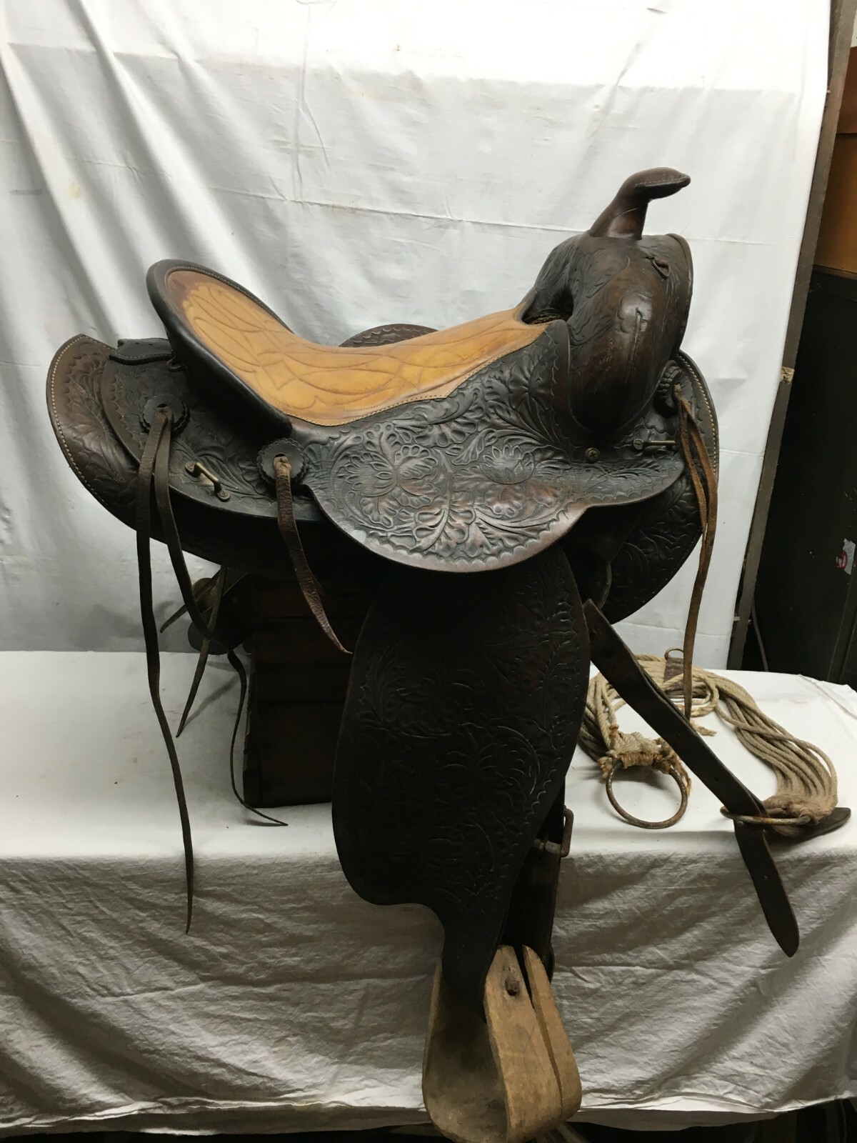 Vtg 1960's American Saddlery P404 leather horse saddle hand tooled Wood Stirrups