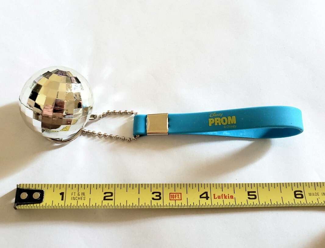 VINTAGE 2011 DISNEY PROM MOVIE PROMO DISCO BALL KEYCHAIN AIMEE TEEGARDEN KEYRING