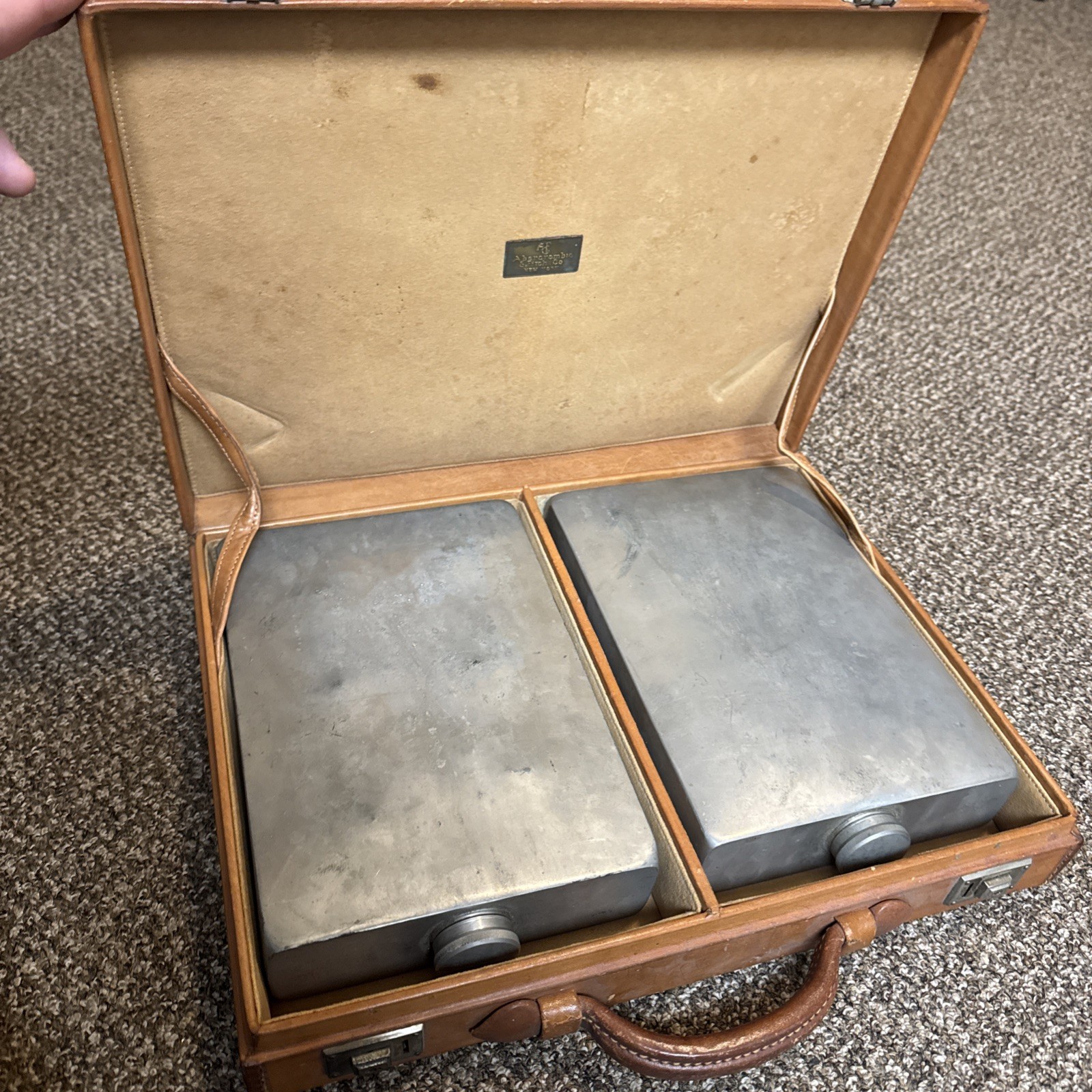 Abercrombie & Fitch Leather Prohibition Bootlegger Briefcase Liquor Flask 2x64oz