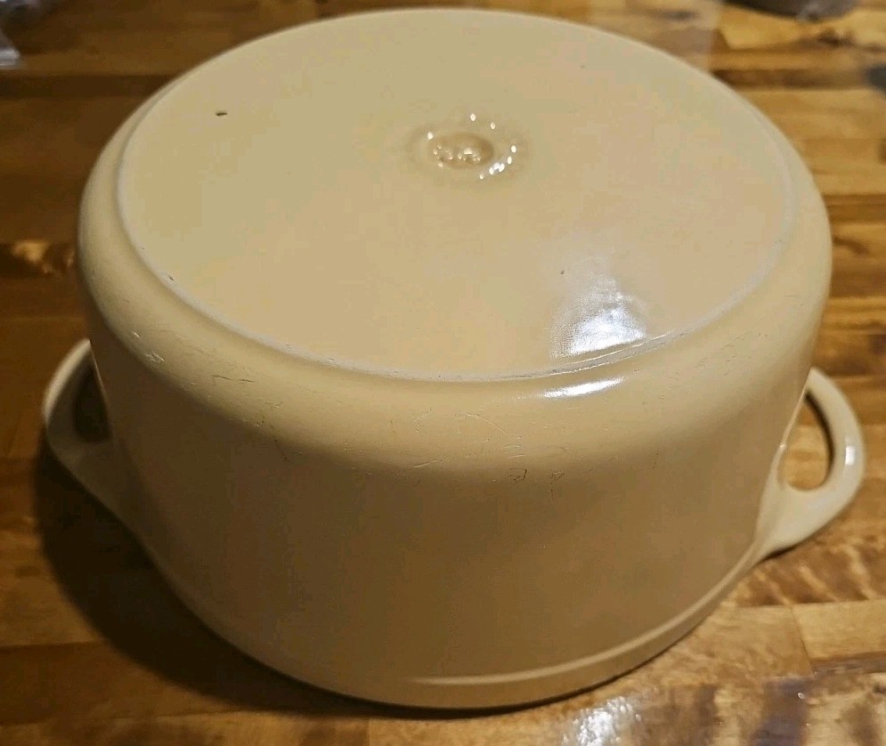 Vintage Cousances 22 Dutch Oven Beige 3.5 Quart Made in France Le Creuset
