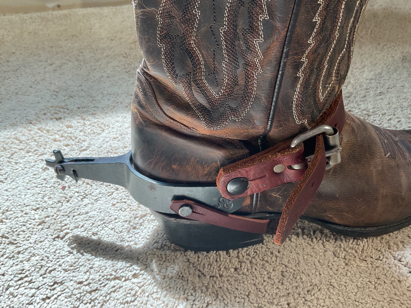 CGL bull riding spurs, the rowels can be unlocked for bareback riding.