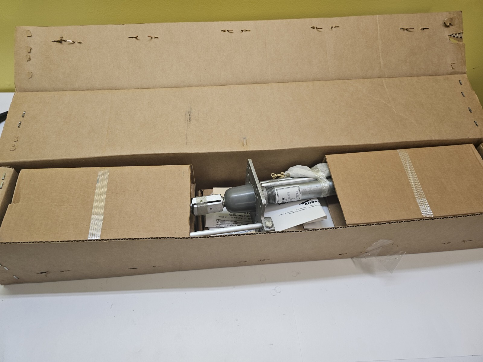 NEW in BOX Andrew DB201-N 406-512 MHz Ground Plane Omni Radio Antenna