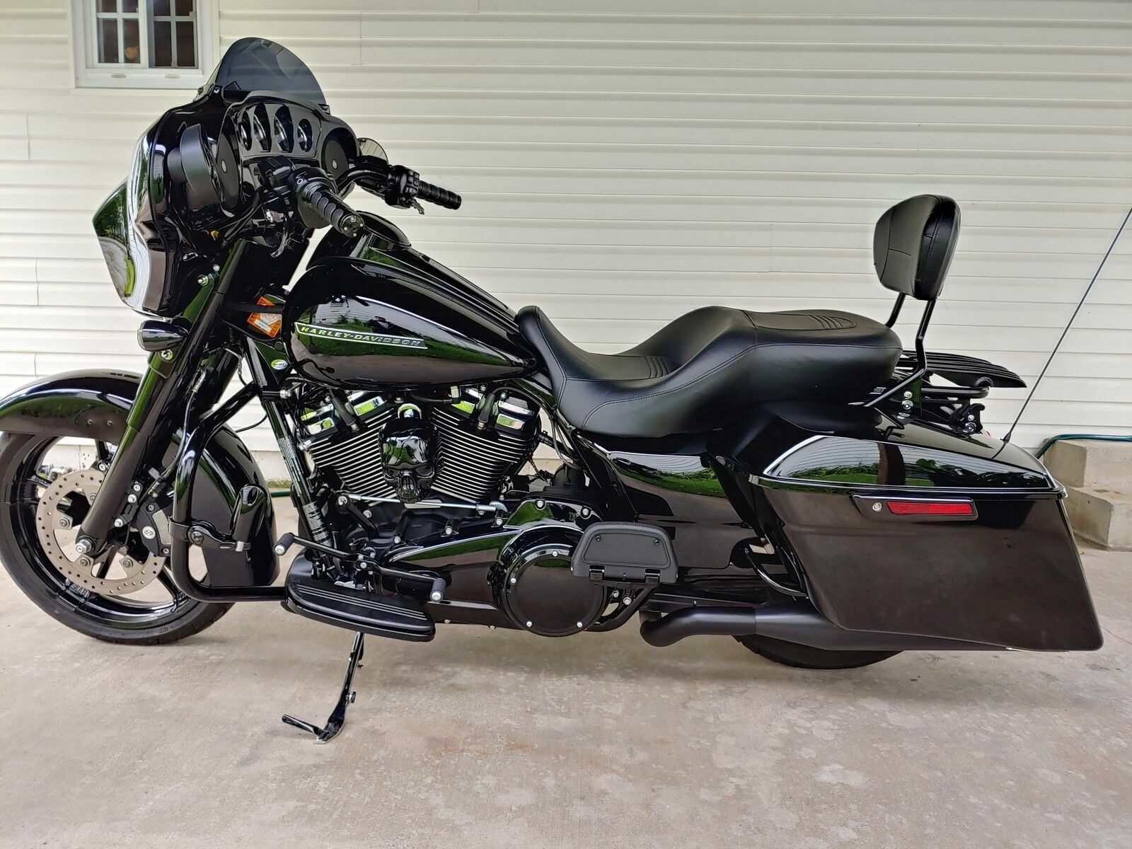 Black Detachable Stealth Luggage Rack For Harley Touring Road King Glide 09-24
