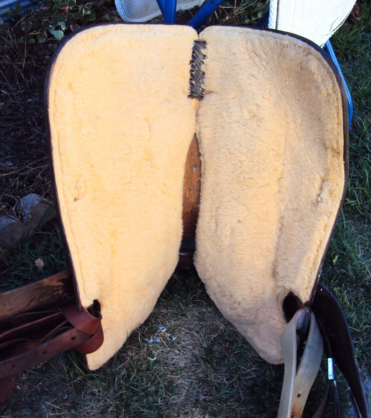 SIMCO Western Show / Parade Saddle- 15" -SILVER HEARTS- Tooled Design -STUNNING!