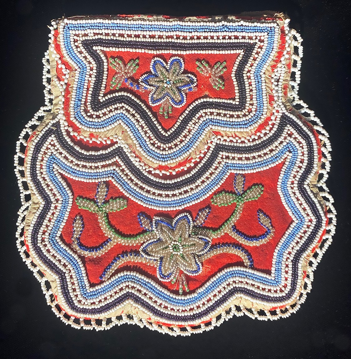 Beautiful Mid-19th Century Iroquois Seneca Beaded Bag Purse