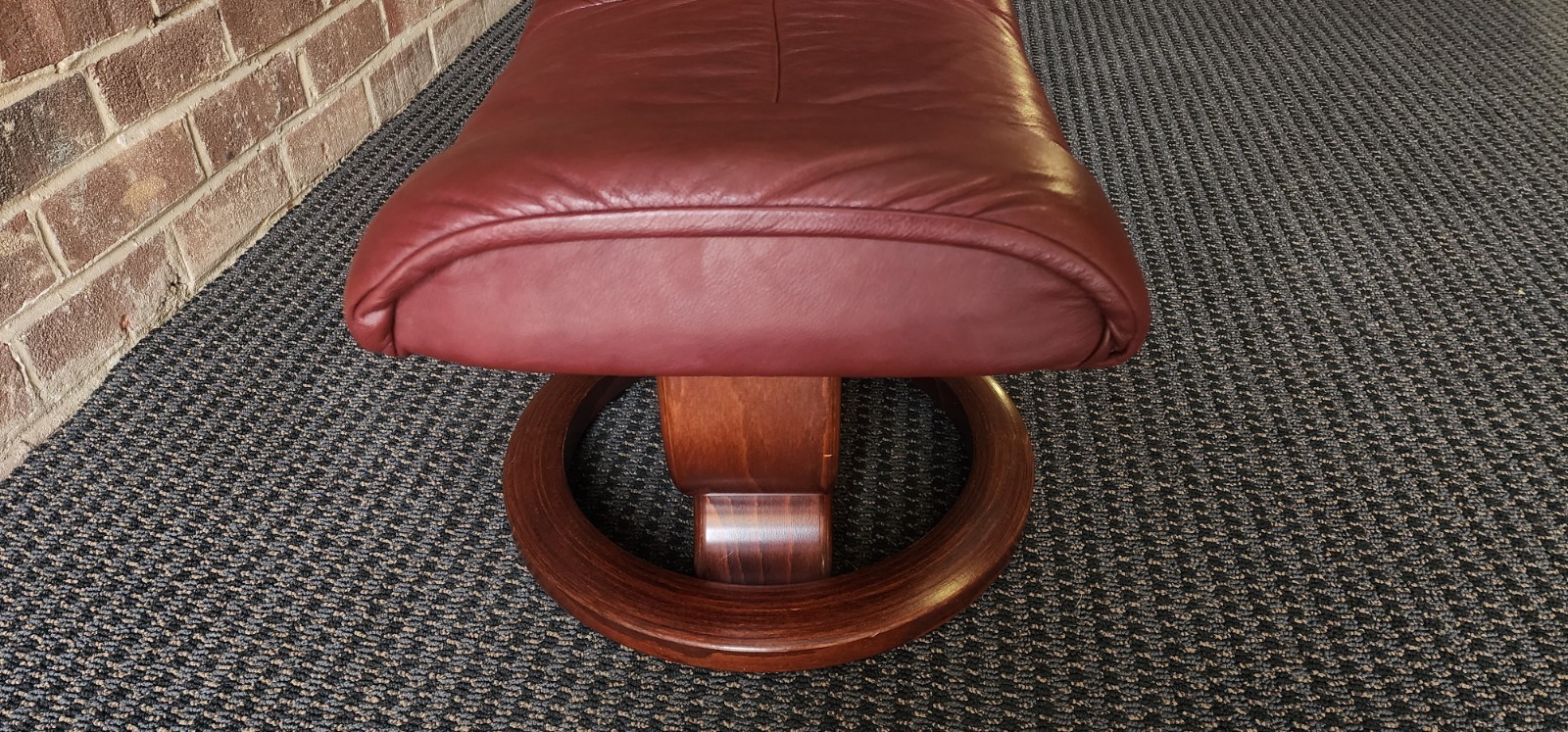 Ekornes Stressless Paloma Burgundy Leather Adjustable Ottoman, Great Condition