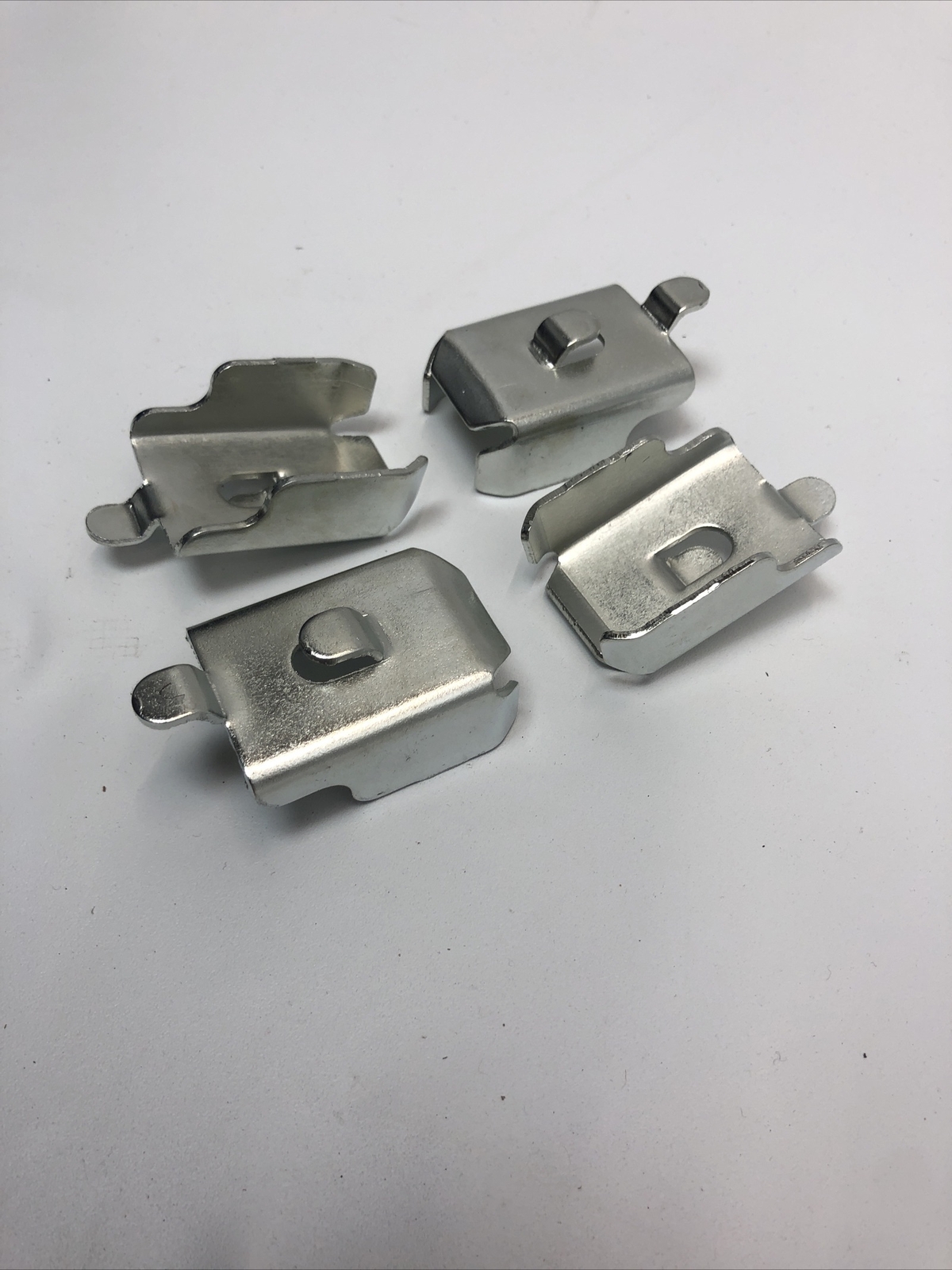 Set Of 4 Global Industrial Extra Shelf Clips, Steel, Model #234071