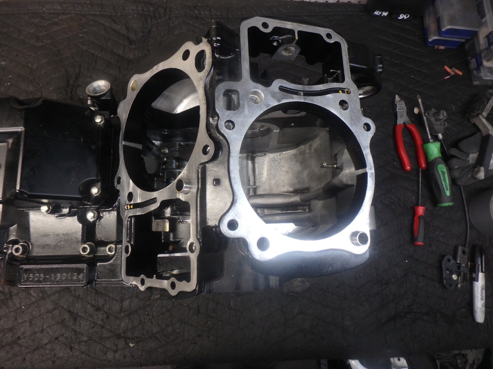 SUZUKI BOULEVARD M109R / VZR1800 06-25 ENGINE CASES P/N 11300-48881