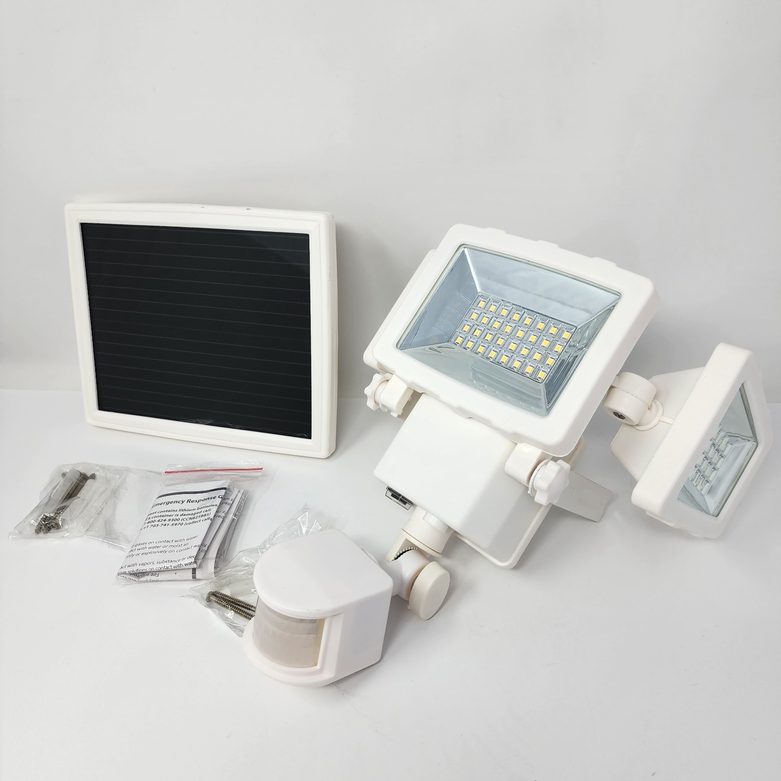 Westinghouse 2000 Lm Triple-Head Solar LED Motion Activated Security Light White