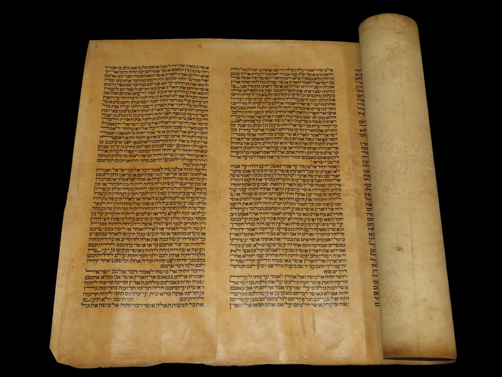 LARGE RARE TORAH BIBLE MANUSCRIPT VELLUM LEAF 150-200 YRS OLD FROM ITALY