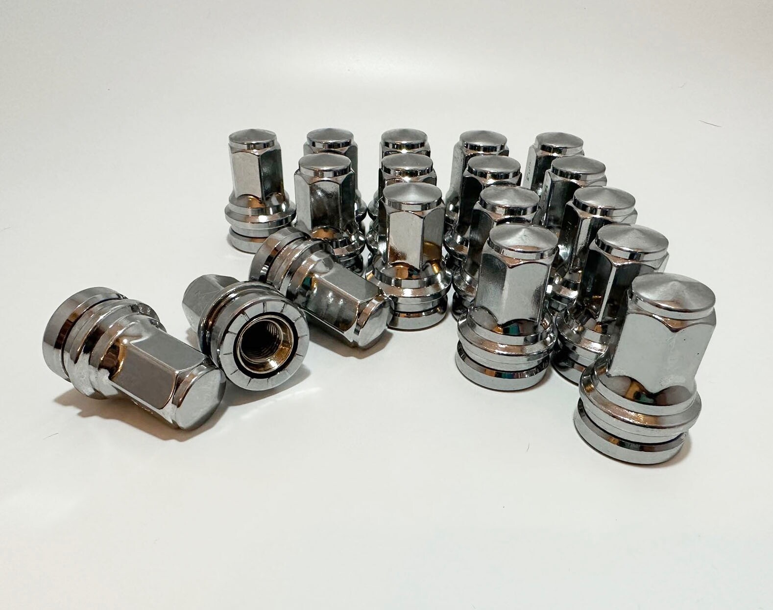 32 OEM Factory Lug Nuts 14x2.0 Flat Washer For Ford 99-02 F-250 F-350 Excursion