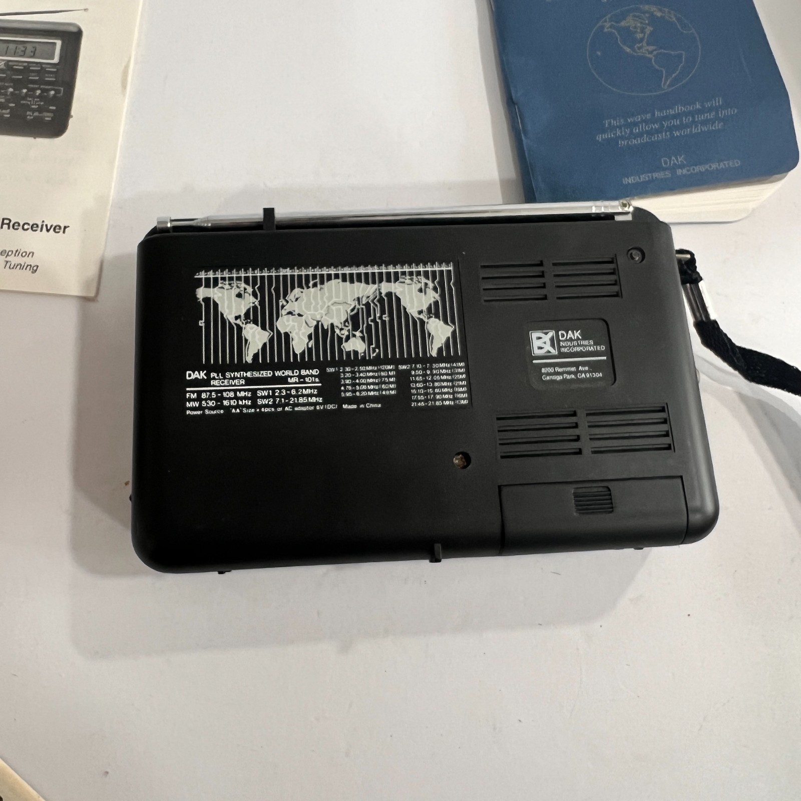 DAK MR-101s PLL Synthesized World Band Receiver FM/MW/SW1/SW2 w/Frequency Guide